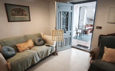 A village house in Altea la Vella on 2 floors with several terraces.